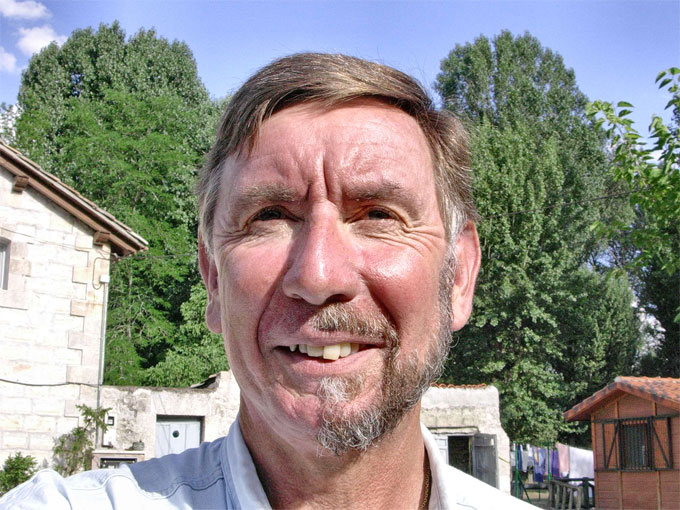 Pierre X. Angleys, absurd half-bearded (« selfie » taken on 24 June 2005 at the Burgos hostel).